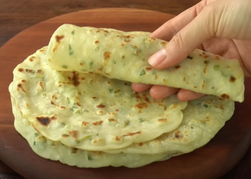 This recipe for garlic flatbread takes just 3 minutes and requires no kneading or yeast grandmawise.com 2