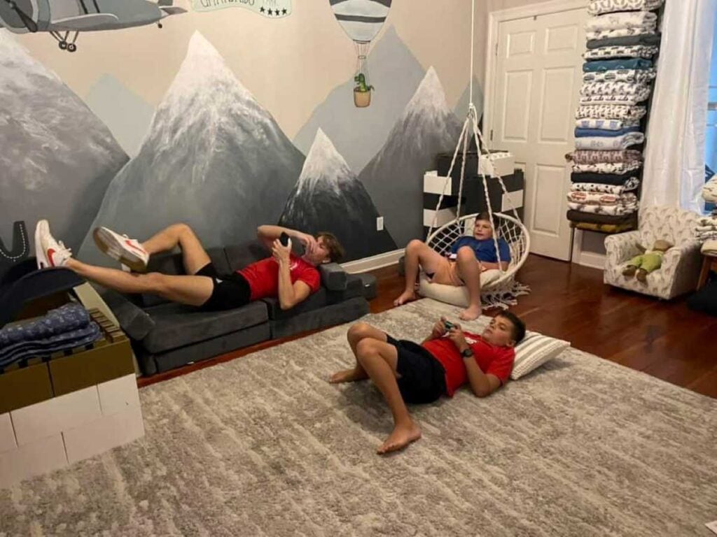 12 Grandkids Playroom at Grandma's House Decor Ideas So Cozy Your Grandchildren Won't Want to Leave 14 Grandkids Playroom in Grandma's House Decor Idea