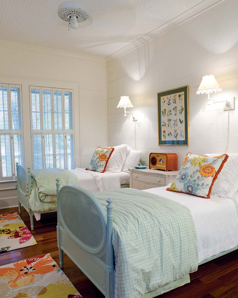 14 Vintage-Inspired Decor Ideas for Grandkids Bedroom at Grandma’s House 21 Vintage-inspired grandkids bedroom at grandma's house.