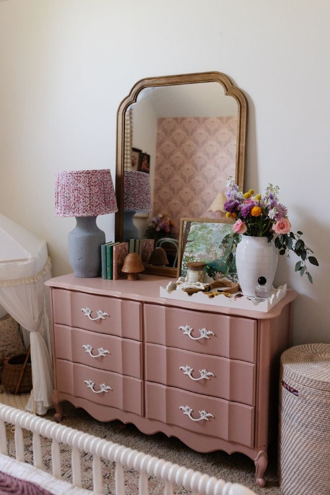 14 Vintage-Inspired Decor Ideas for Grandkids Bedroom at Grandma’s House 22 Vintage-inspired grandkids bedroom at grandma's house.