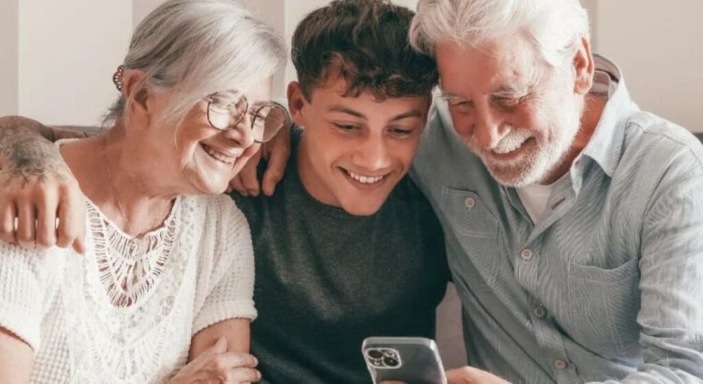 7 Things Emotionally Intelligent Grandparents Say to Their ...