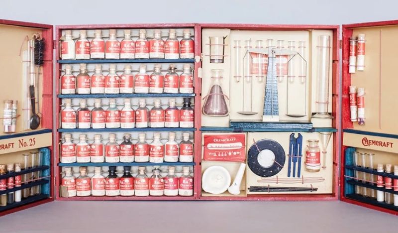 24 Forgotten Toys Every ’70s Kid Played With (And Wouldn’t Be Safe Today) 6 Chemistry Sets with Real Chemicals